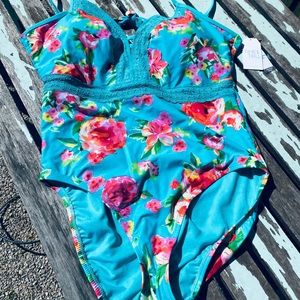 NWT XL swimsuit